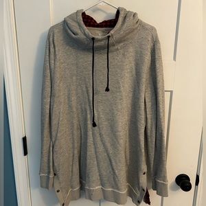 Maurice’s pullover gray with plaid on the inside